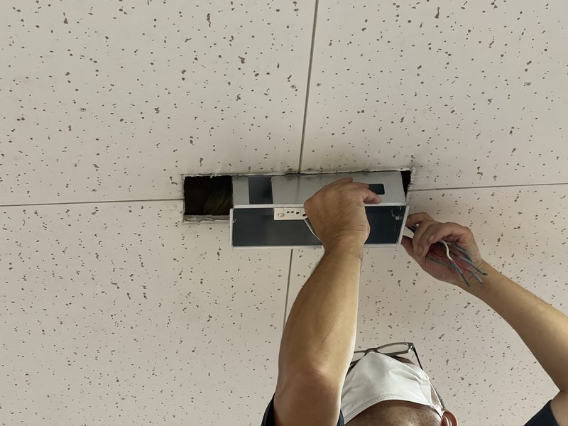 誘導灯の交換工事